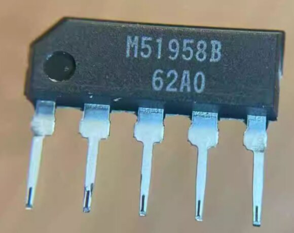 M51958B Драйвер силовых транзисторов