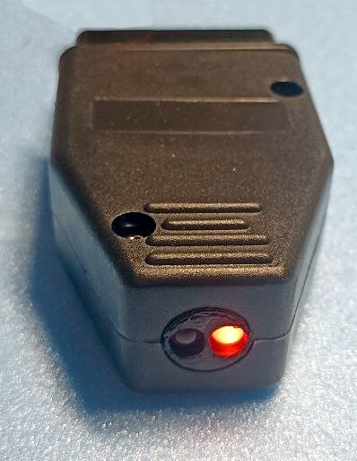 Индикатор полярности и наличия питания на OBD2 разъеме
